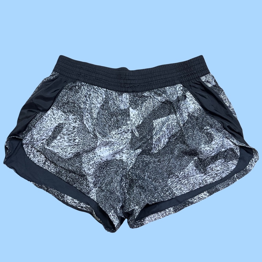 Nike water resistant athletic shorts with pockets